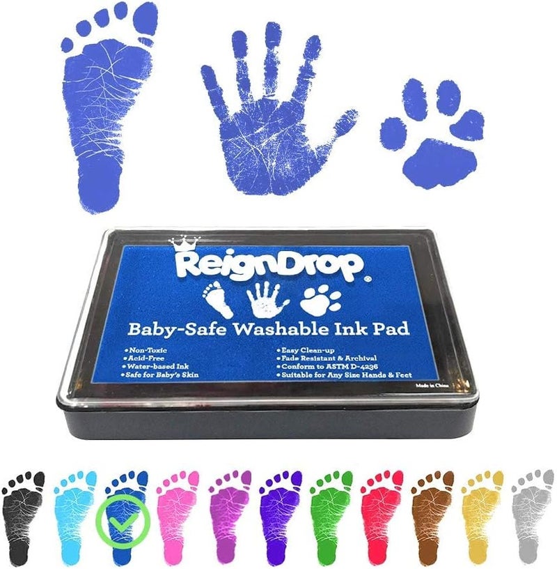 ReignDrop وسادة حبر لطباعة بصمة قدم ويد الطفل - تخلق طابع تذكاري رائع يدوم طويلاً للأطفال والرضع. مقاومة للتلطيخ، سهلة المسح عن الجلد، آمنة ولطيفة خالية من الأحماض (أزرق داكن) - Image 1